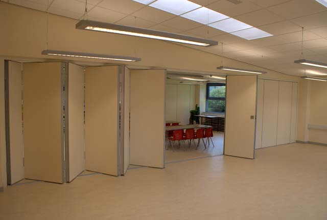 Multifold sliding folding partition M80 in two wings