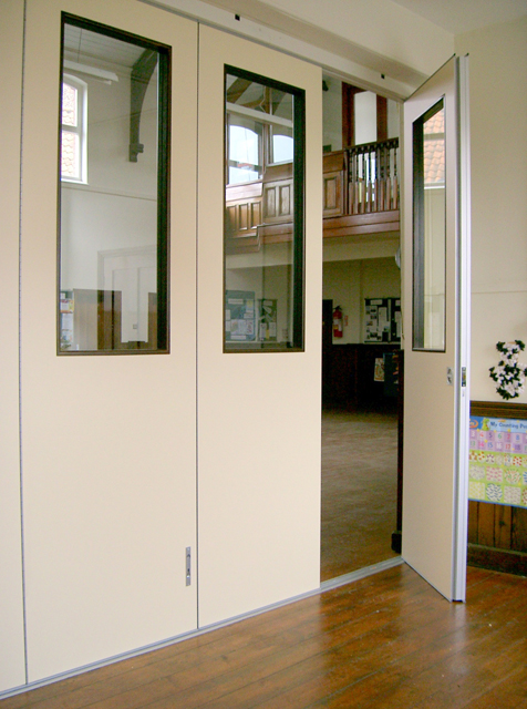 Multifold M80 with vision panels white