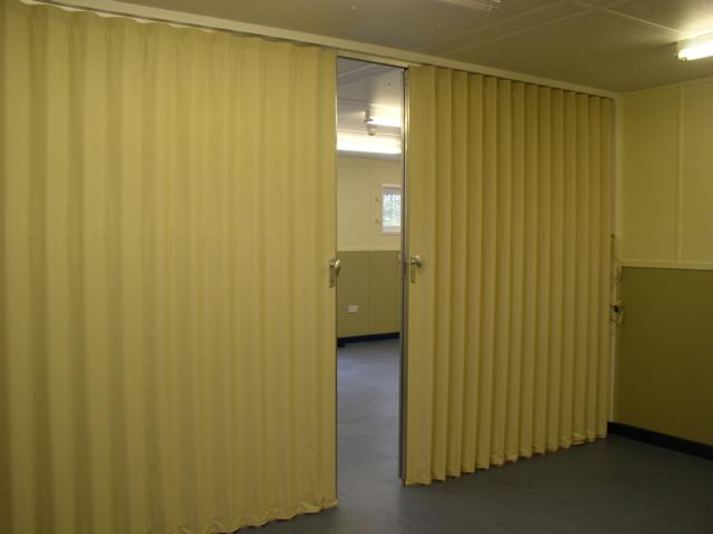 Concertina vinyl partition Two wings bi-parting