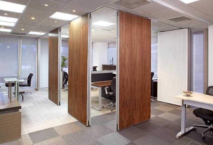 Acoustic movable wall Type 110C forming right angle corner