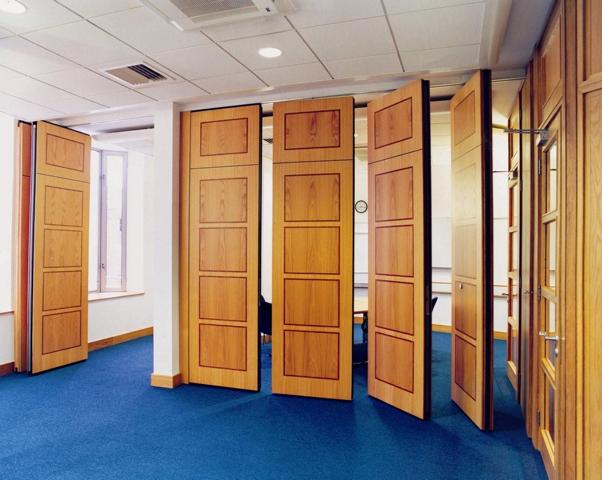 Acoustic movable wall Type 110C with inlay veneer