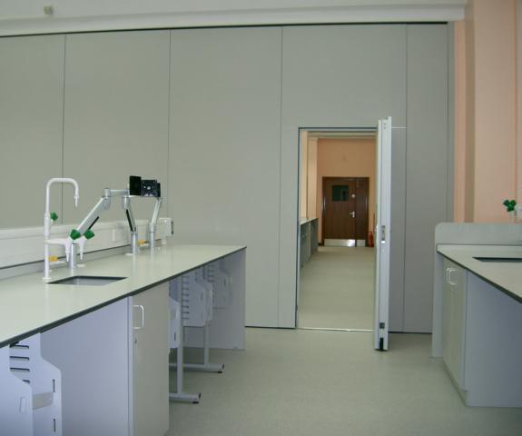 Acoustic movable wall Type 110C with pass door