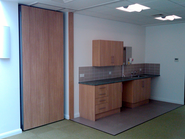 Acoustic movable wall Type 110C with stacking into recess